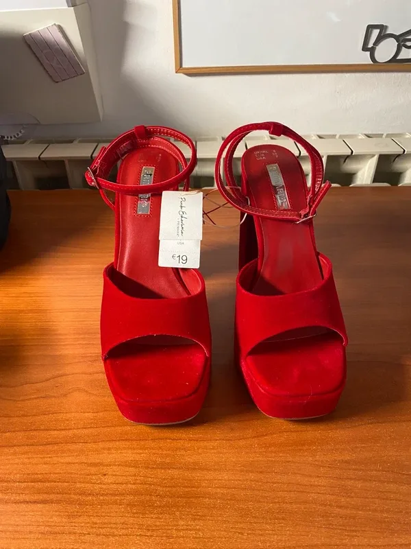 sandales à talons en velours rouge